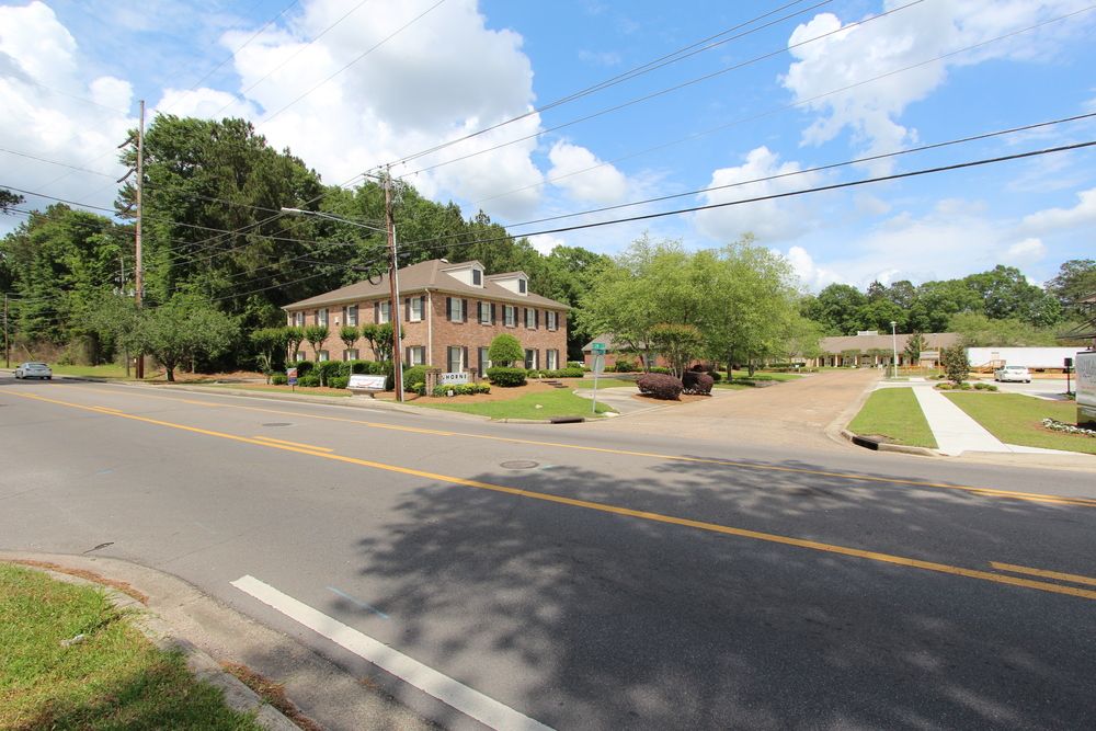 Office Space For Sale/Lease: 101 Madison Plz, Hattiesburg, MS 39402